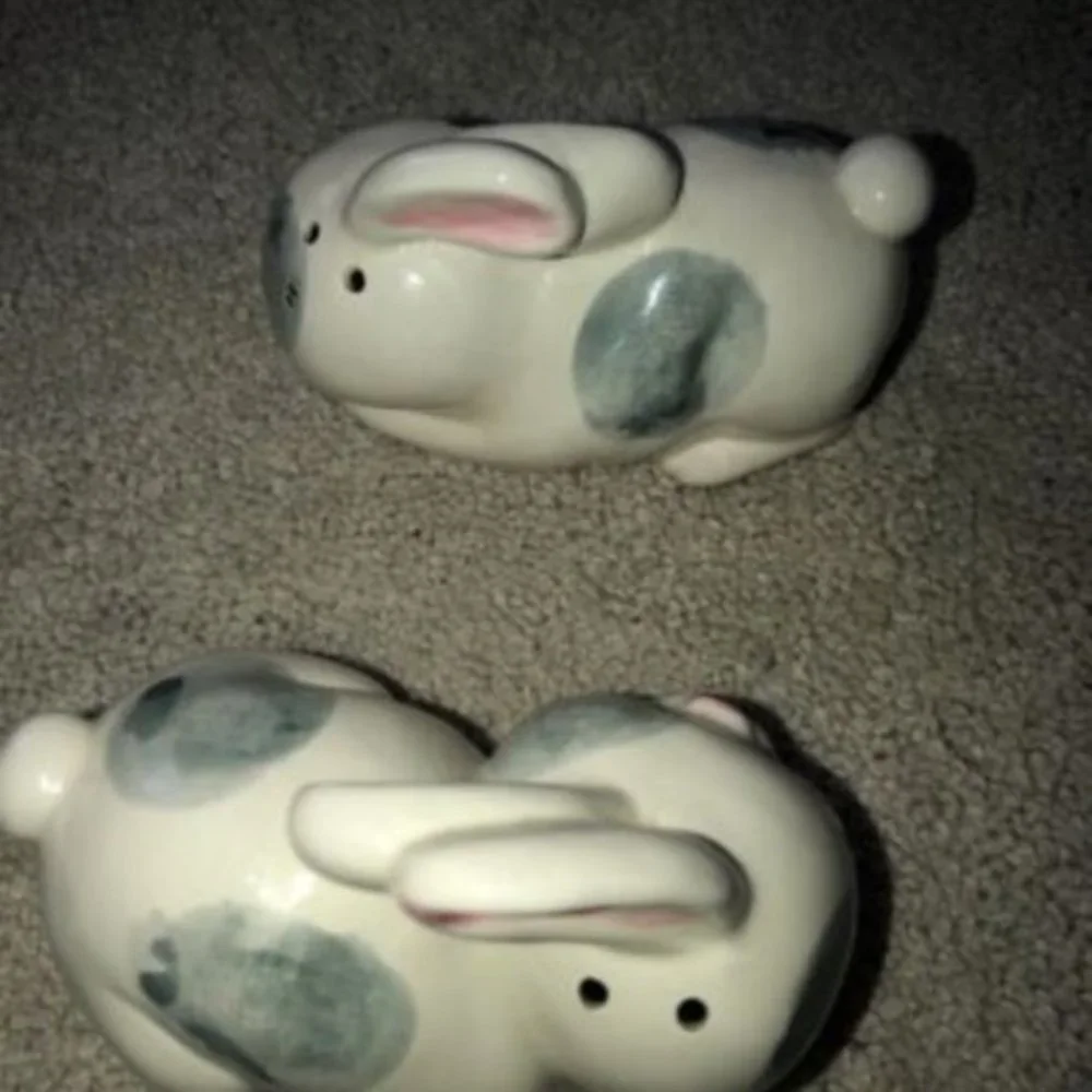 Vintage Enesco Japan Easter‎ Bunny Rabbits Salt and Pepper Shakers